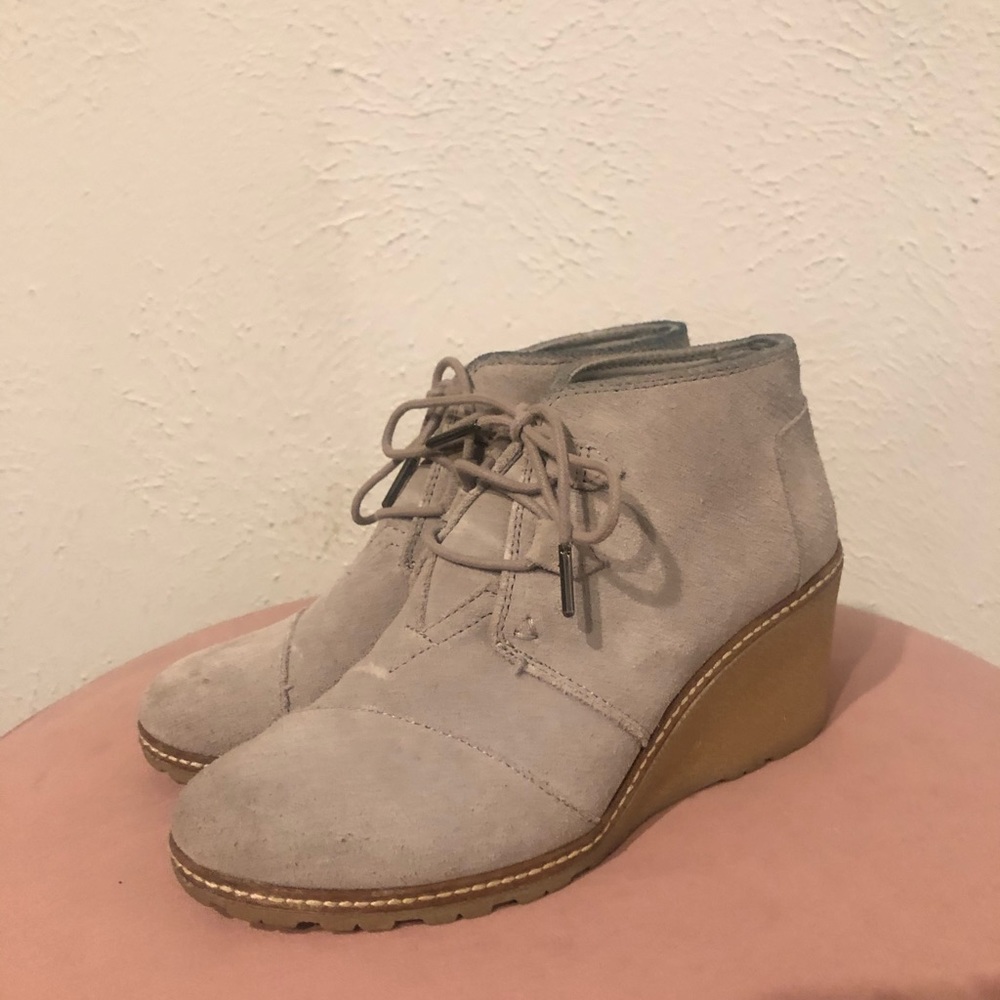 Size 8.5 | TOMS Grey Suede Booties